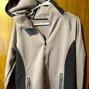 XL under Armour fitted women’s zip up hooded jacket